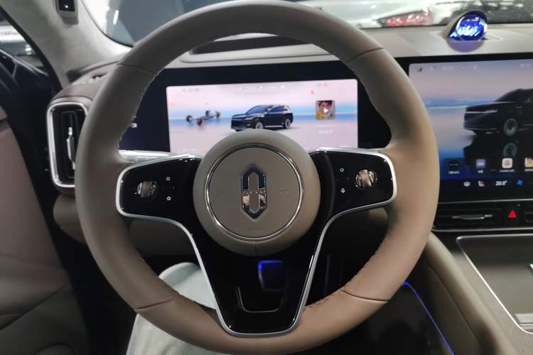 Used Hima AITO M9 2025 Extended-Range Ultra Version 52 kWh 6-Seater