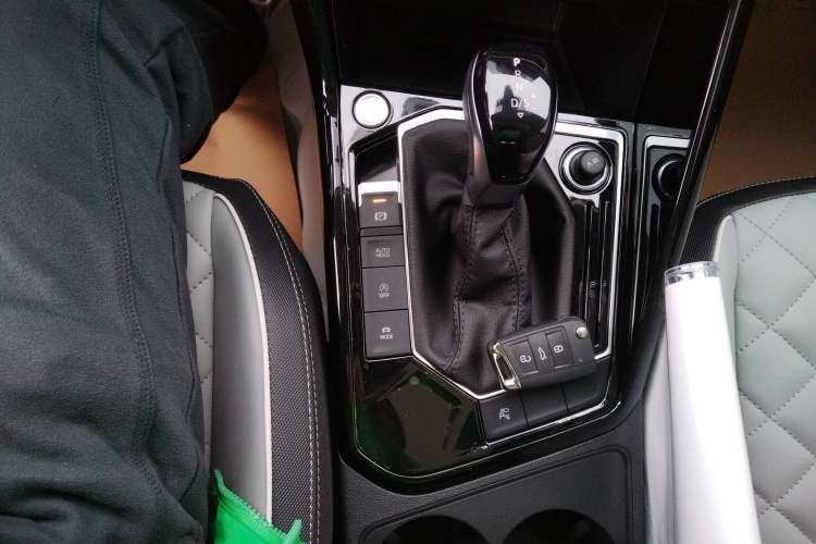 Used Volkswagen Tayron 2024 300TSI Two-Wheel-Drive Luxury Plus Advanced Version