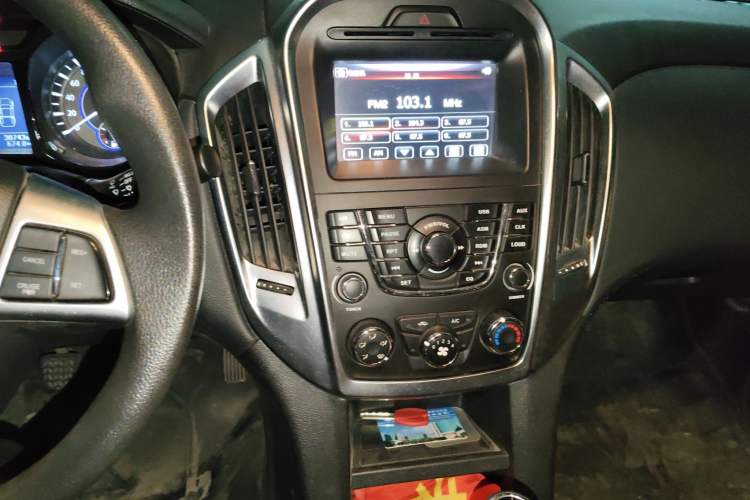 Used JMC Yuhu 5 2018 2.4T Classic Edition Diesel Manual 4x4 Luxury Version JX4D24A5L