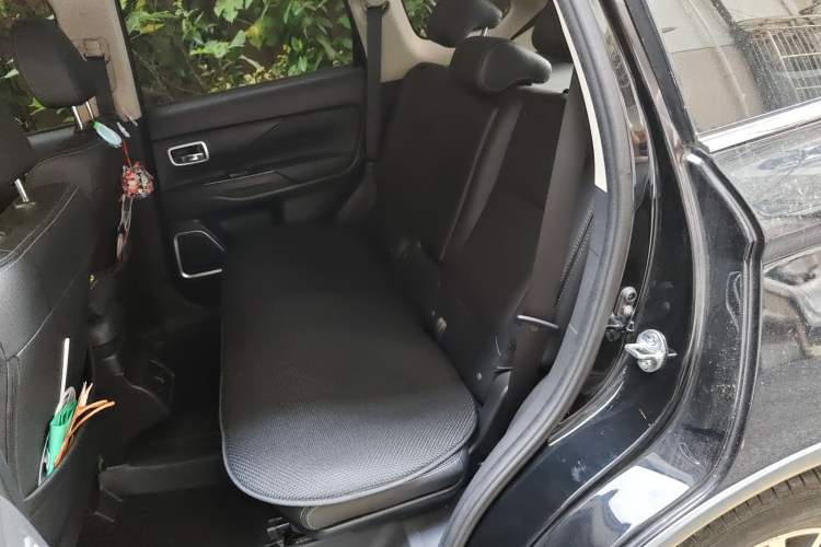 Used Mitsubishi Outlander 2018 2.0L Two-Wheel-Drive Jiale Edition 7-Seater Left Rear Seat