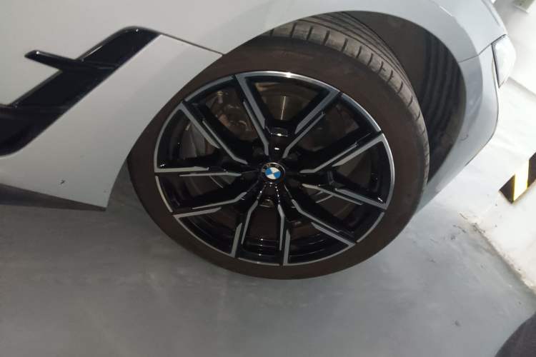 Used BMW 4 Series 2022 425i Gran Coupe M Sport Night Edition Right Front Wheel Hub