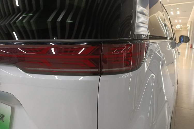 Used Denza D9 2024 DM-i 980 Four-Wheel Drive Flagship Model