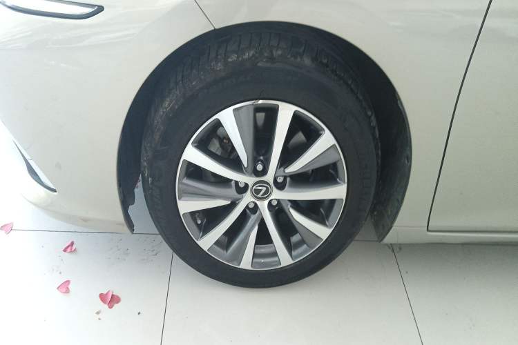 Used Lexus ES 2018 300h Premier Edition China VI Standard
