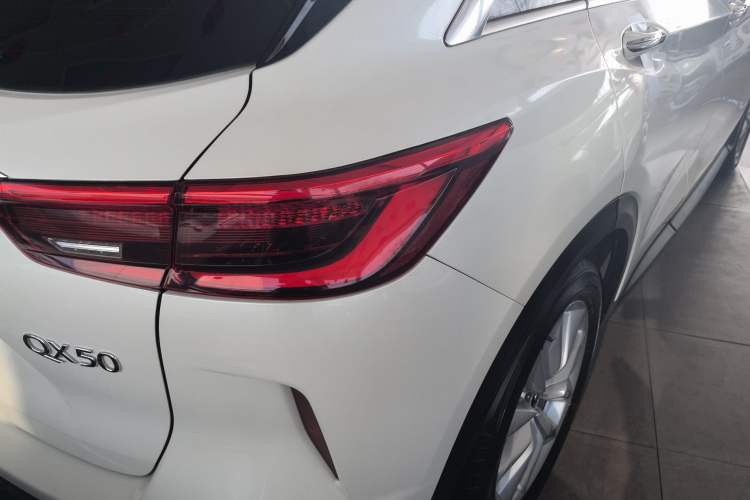 Used Infiniti QX50 2018 2.0T Two-Wheel Drive Fashion Edition