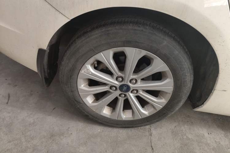 Used Ford Escort 2015 1.5L Automatic Fashion Model Right Rear Wheel Hub