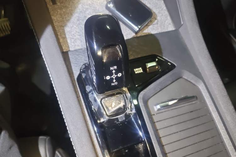 Used Lynk & Co 03 2023 2.0TD DCT JingPro Gear Lever