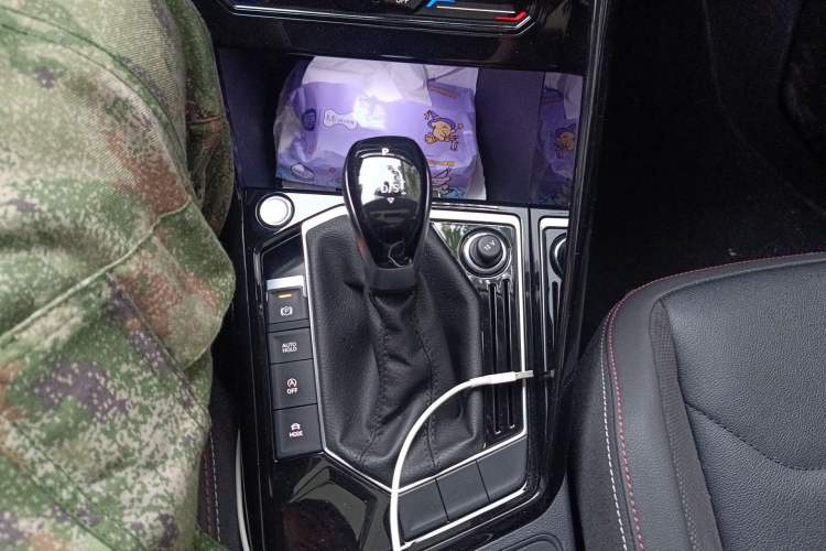 Used Volkswagen Tayron 2022 280TSI Two-Wheel Drive Luxury Smart Connectivity Version Gear Lever