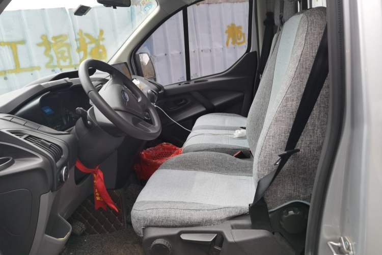 Used Ford Transit 2019 2.0T Diesel Multi-Purpose Commercial Vehicle Mid-Drive Mid-Roof 6-Seater China VI Standard

