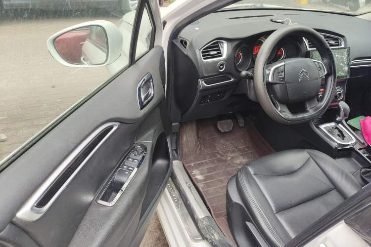 Used Citroen C4L 2013 1.8L Automatic Jingzhi Edition Driver Seat