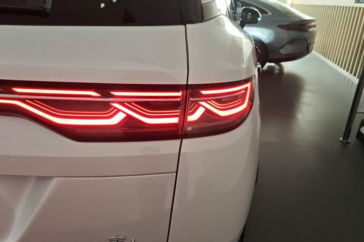 Used BYD Song L DM-i 2025 Intelligent Driving Version 160 km Beyond-Range Type