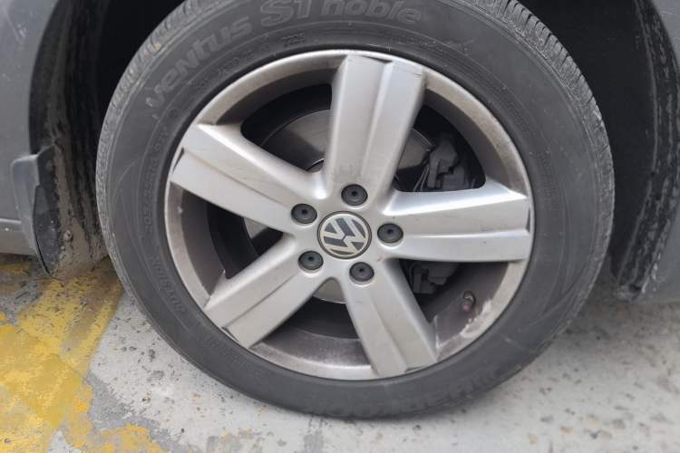 Used Volkswagen Touran 2015 1.4T Manual Fashion Edition 5-Seater Right Front Wheel Hub