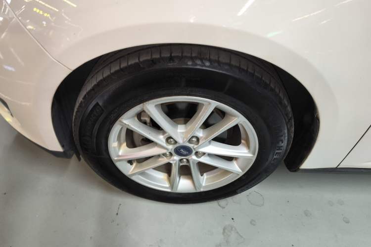 Used Ford Focus 2017 Hatchback 1.6L Automatic Fashion Edition Smart Drive Version
