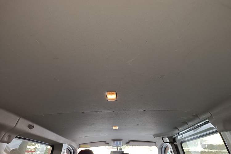 Used SAIC MAXUS Xintu V80 2023 2.0T Manual Classic Aoyuntong Short Wheelbase Ultra-Low Roof 5/6-Seater