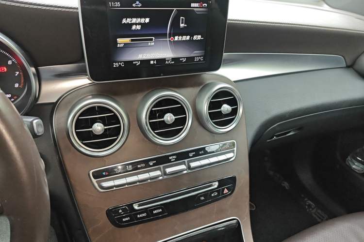 Used Mercedes-Benz GLC 2018 GLC 300 4MATIC Sport Edition Audio And AC Panel