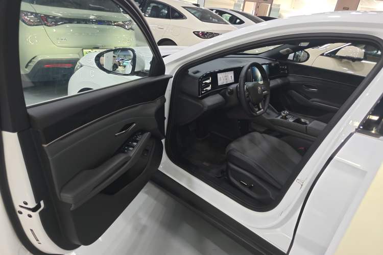 Used BYD Qin L 2025 DM-i Smart Drive 120KM Superior Model Driver Seat