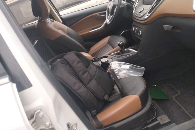 Used Soueast DX7 2017 1.5T Manual Triumph Edition Right Front Seat