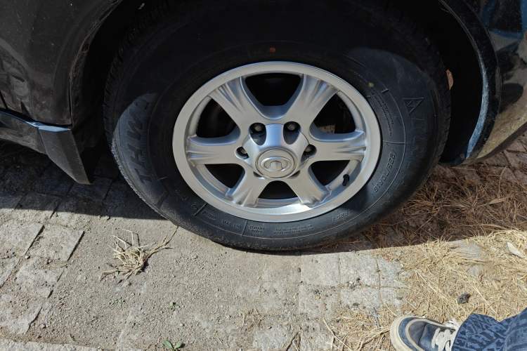 Used Haval H5 Classic 2012 European-style 2.0L Two-Wheel Drive Elite Model Right Front Wheel Hub