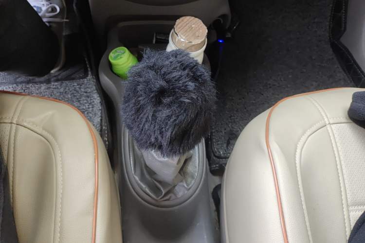 Used Nissan Sunny 2015 1.5XE Manual Comfort Edition Gear Lever