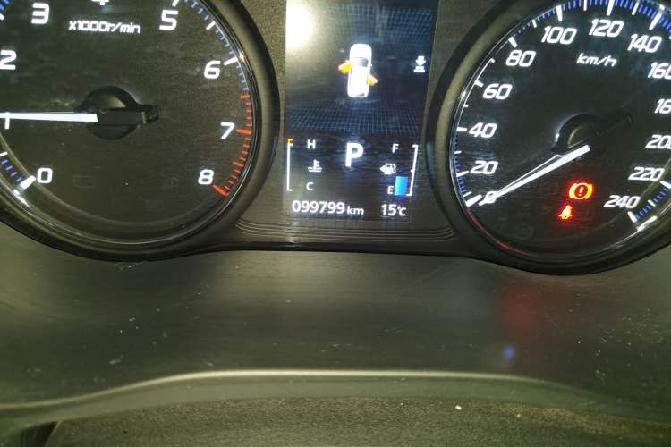 Used Mitsubishi Outlander 2019 2.0L Two-Wheel Drive Comfort Edition 7-Seater China VI Standard
