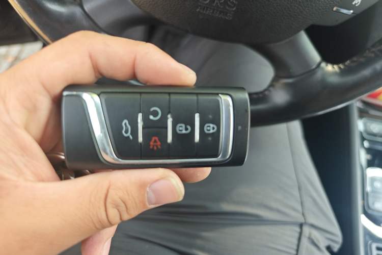 Used GAC Trumpchi GS8 2017 320T Two-Wheel Drive Luxury Smart Connectivity Version (7 Seats)