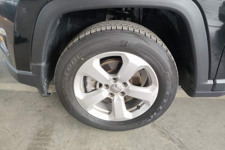 Used Jeep Compass 2020 220T Automatic Four-Wheel Drive Elite Edition Left Front Wheel Hub