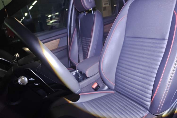 Used Land Rover Discovery Sport 2022 Revised Version 249 PS R-Dynamic S Performance Edition 5 Seats