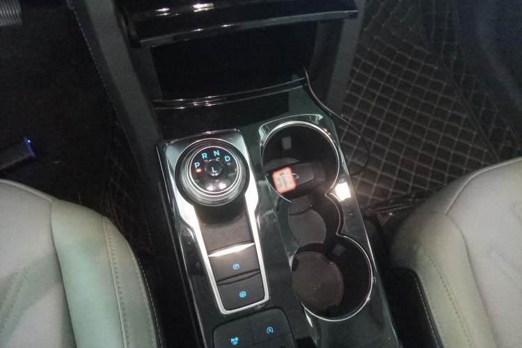 Used Ford Escape 2020 EcoBoost 245 Two-Wheel-Drive Comfort Edition Gear Lever