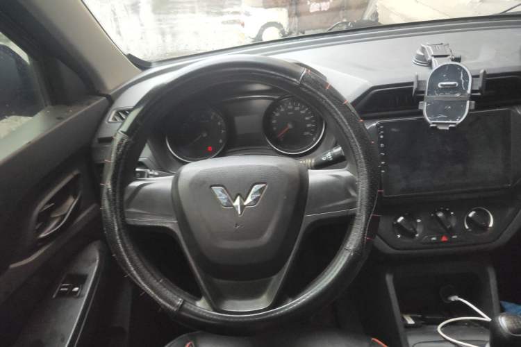 Used Wuling Hongguang 2019 1.5L S Basic Version China VI Standard LAR
