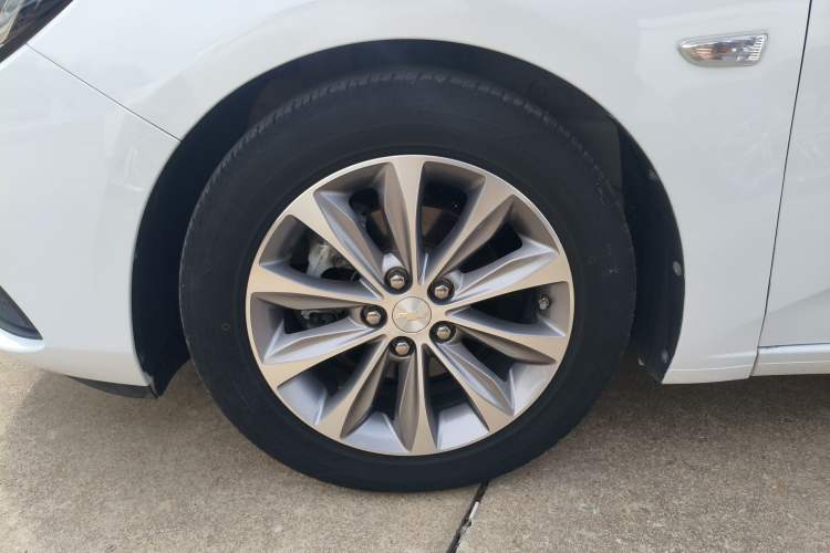 Used Chevrolet Monza 2022 320 Automatic Enjoyment Sunroof Version Left Front Wheel Hub