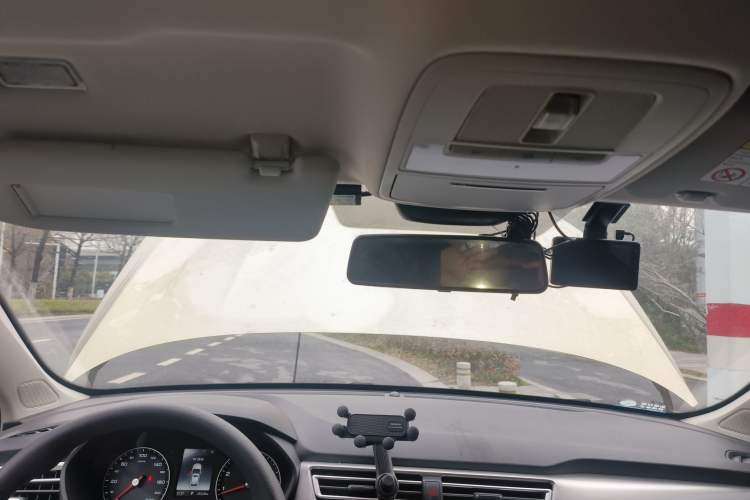 Used Roewe i5 2019 1.5L Automatic 4G Connected Langhao Edition
