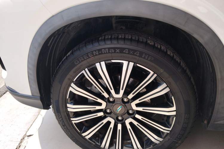 Used CHANGAN OSHAN X5 2021 1.5T DCT Prestige Edition Left Front Wheel Hub