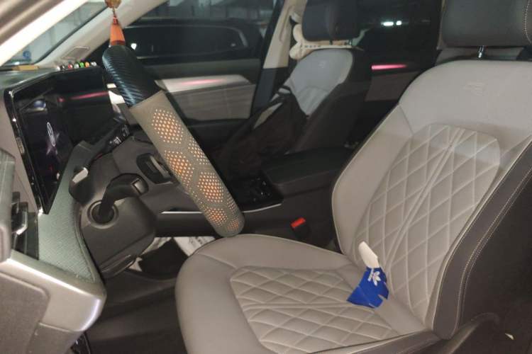 Used Volkswagen Tavendor 2024 380TSI All-Wheel-Drive R-Line Journey Shared Enjoyment Model
