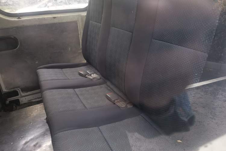 Used Dongfeng Yufeng 2012 3.0T Short Wheelbase Mid-Top Leading Edition China IV ZD30 Left Rear Seat