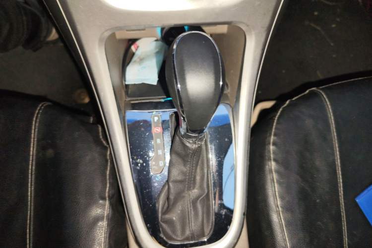 Used Buick GT 2013 GT 1.6L Automatic Fashion Edition Gear Lever