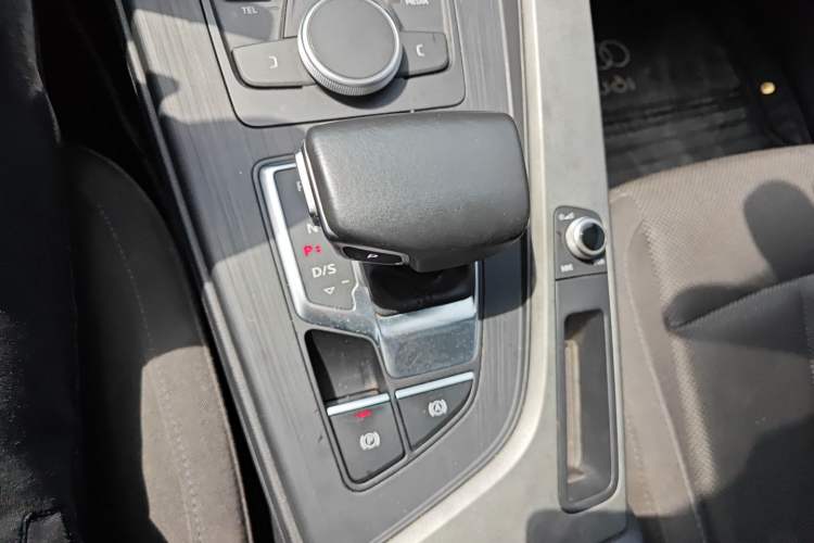 Used Audi A4L 2019 40 TFSI Ambition China VI
