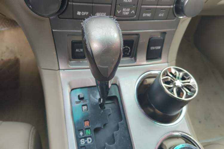 Used Toyota Highlander 2012 2.7L Two-Wheel Drive 7-Seater Luxury Edition Gear Lever