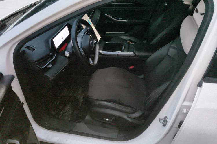 Used Geely Galaxy L6 2024 125km PLUS Dragon Edition