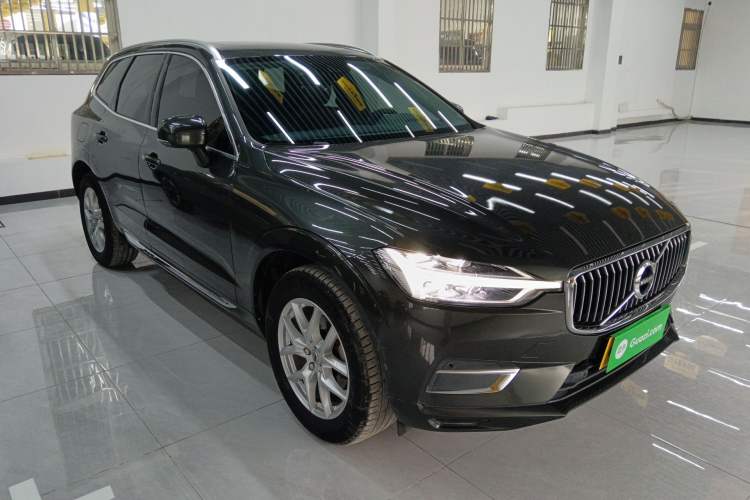 Used Volvo XC60 2020 T5 4x4 Zhiyi Luxury Edition Front Right 45 Deg