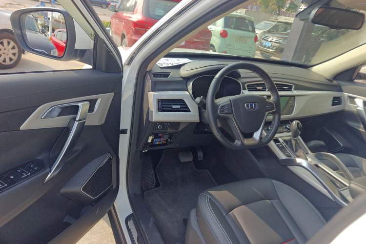 Used Geely Auto Emgrand X7 Sport 2018 1.8TD Automatic Two-Wheel Drive Smart 4G Connected Version
