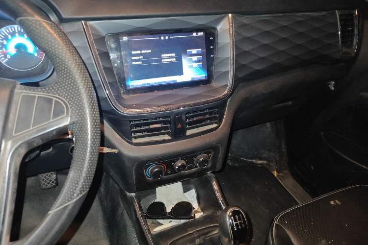 Used Jinbei Gold Hiace 2021 1.5L Passenger Van Travel Lion 6-Seater
