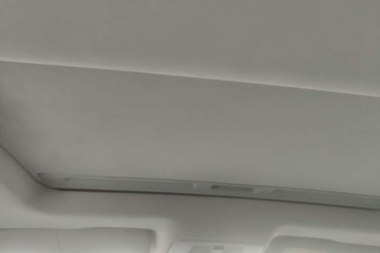 Used Roewe i5 2020 1.5L Automatic 4G Connect Luxury Flagship Edition
