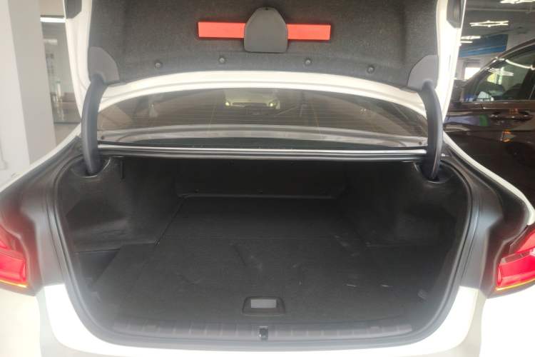 Used BMW 5 Series New Energy 2022 535Le Luxury Package Trunk
