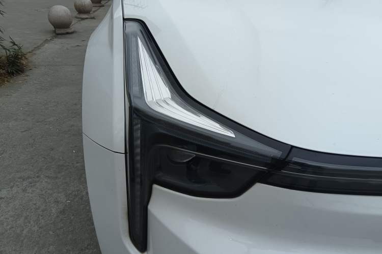 Used NETA U 2022 Zhi400 Pro Ternary Lithium Right Front Headlight