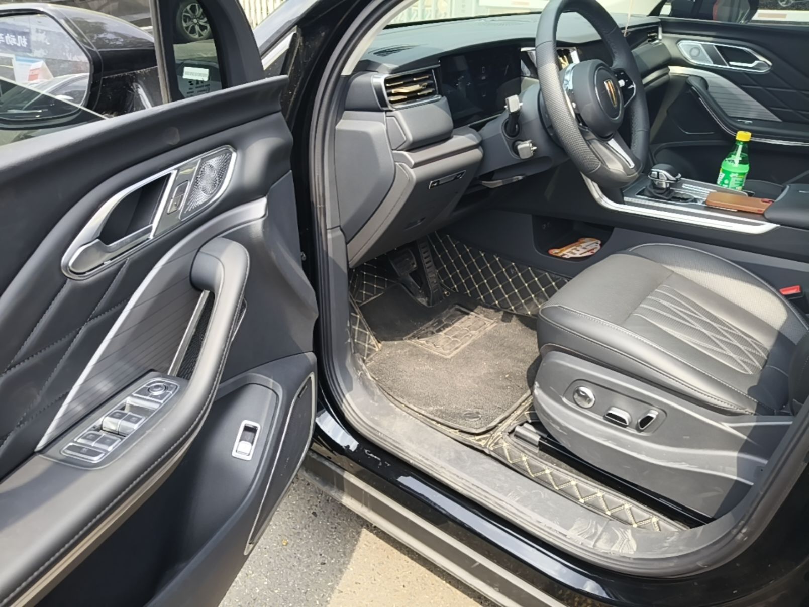 Hongqi HS7 PHEV 2024 2.0T PHEV Four-Wheel Drive Flagship Edition 6 Seats — снимка 18