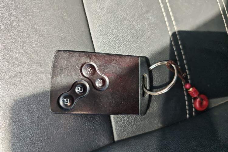 Used Renault Koleos 2012 2.5L Two-Wheel Drive Comfort Edition with Navigation