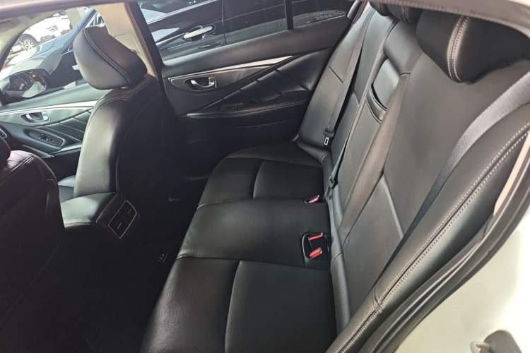 Used Infiniti Q50L 2018 2.0T Enjoyment Version China VI Standard
