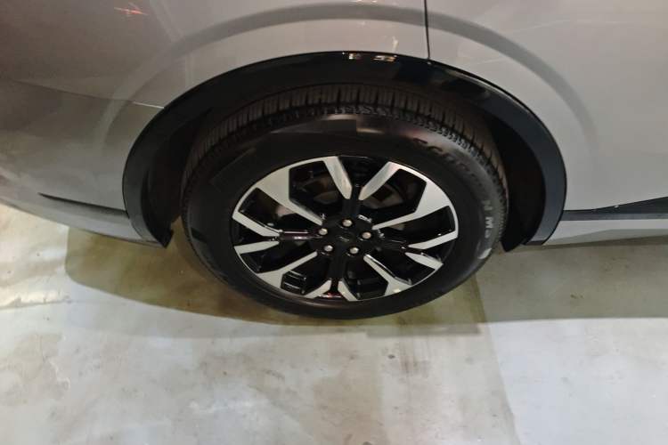 Used Ford Edge 2025 Ford Explorer L 2.0T EcoBoost E-Hybrid Four-Wheel-Drive 7-Seater Supreme Model Exterior 5