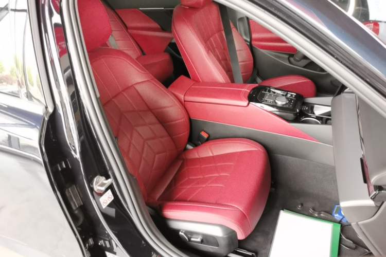 Used BMW i5 2024 eDrive 35L M Sport Package Right Front Seat