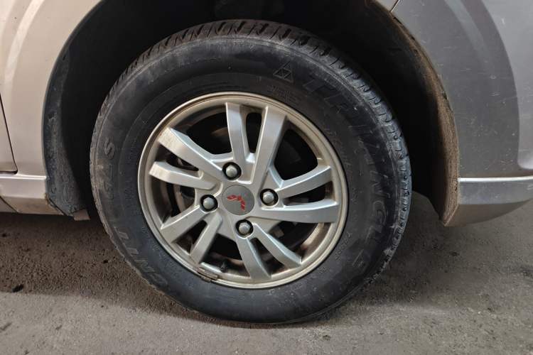 Used Wuling Hongguang 2018 1.5L S Standard Version L2B Right Front Wheel Hub