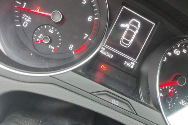 Used Volkswagen Magotan 2018 280TSI DSG Comfort Model Odometer Close Up